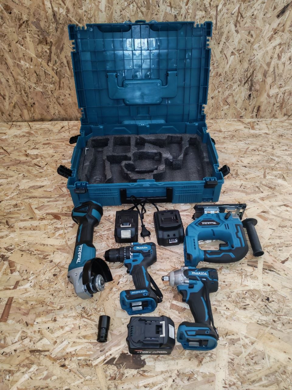 Набор 4 аккумуляторных инструмента Makita