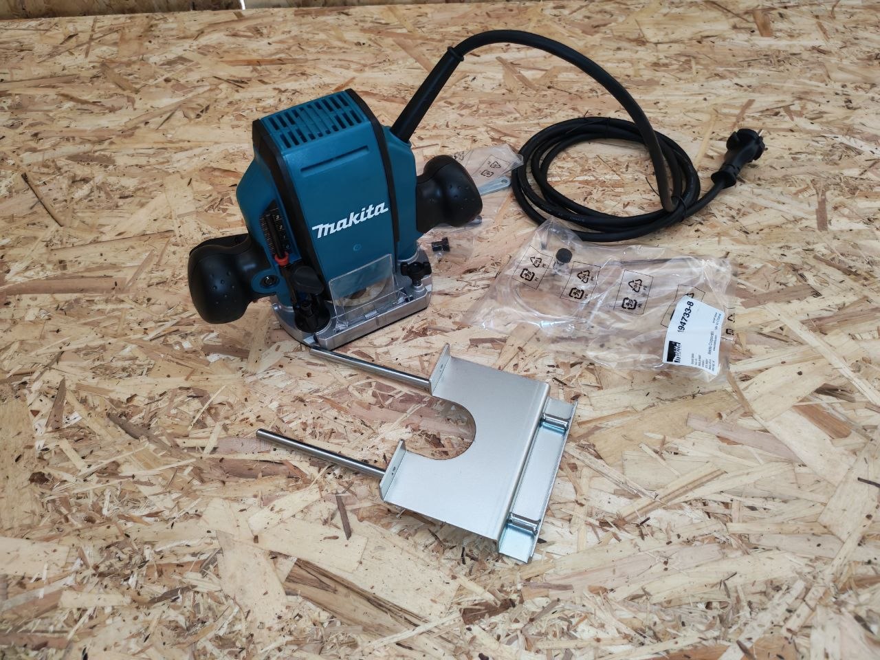 Фрезер Makita RP0900