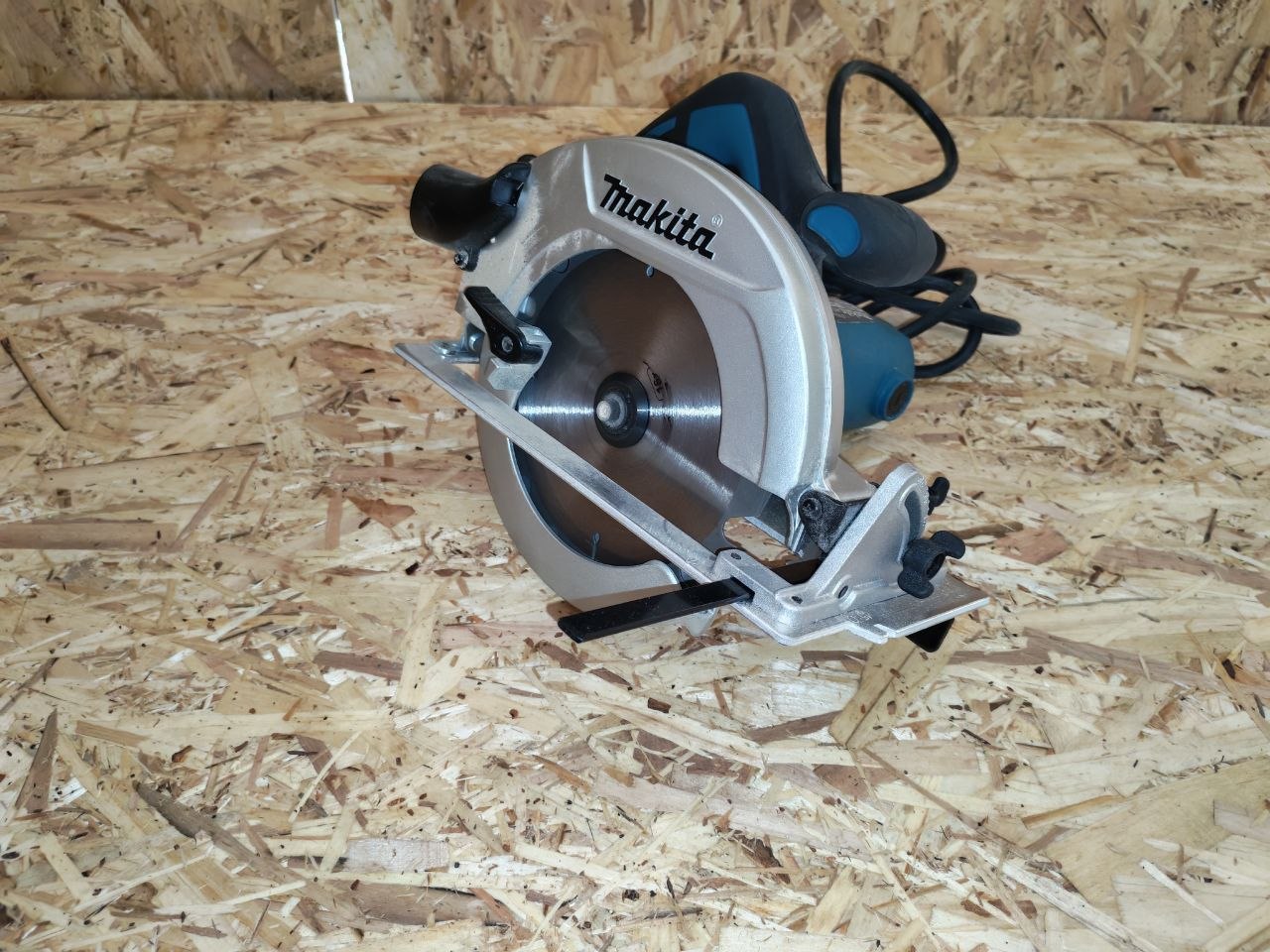 Дисковая пила Makita HS7600